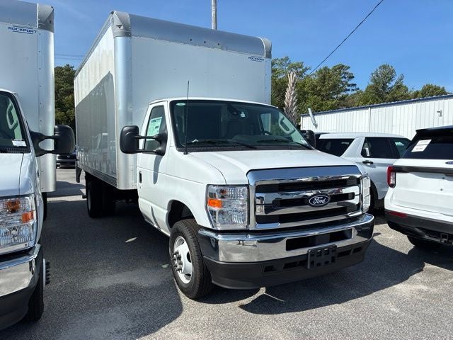 2027 Ford E-450SD Base DRW