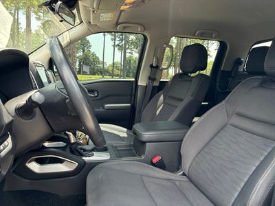 2023 Nissan Frontier SV