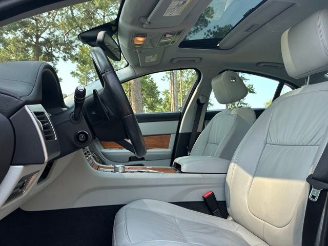 2010 Jaguar XF Base