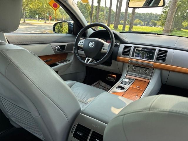 2010 Jaguar XF Base