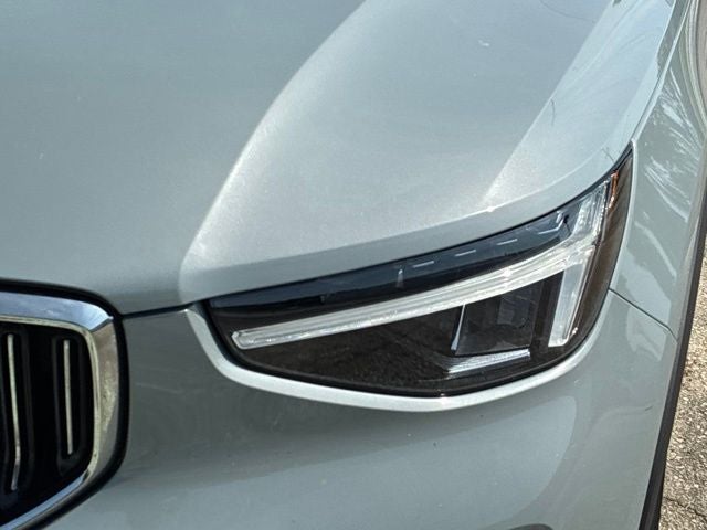 2025 Volvo XC40 B5 Core