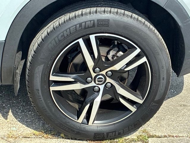 2025 Volvo XC40 B5 Core