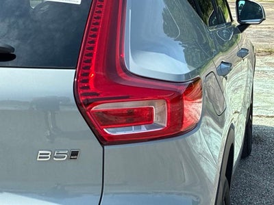 2025 Volvo XC40 B5 Core