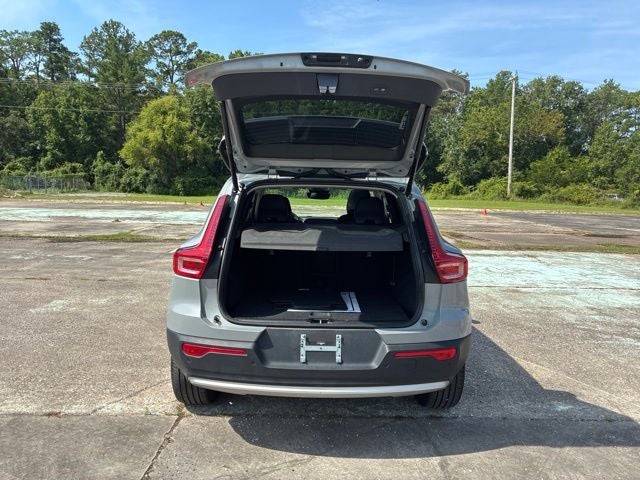 2025 Volvo XC40 B5 Core
