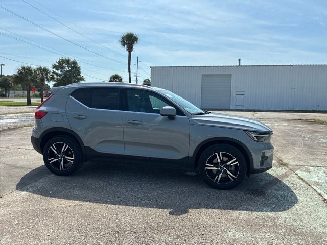 2025 Volvo XC40 B5 Core