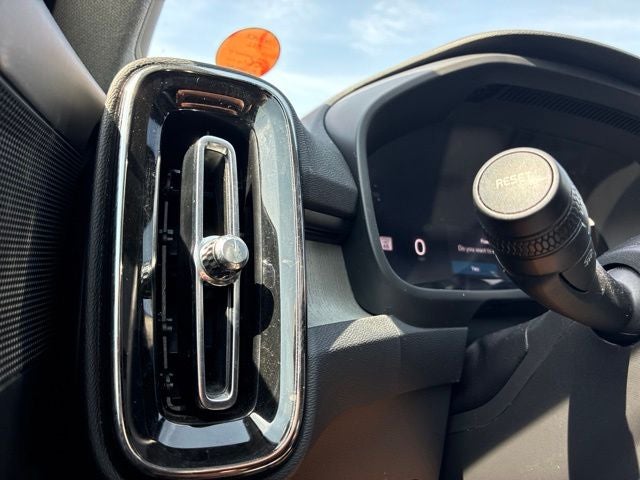 2025 Volvo XC40 B5 Core
