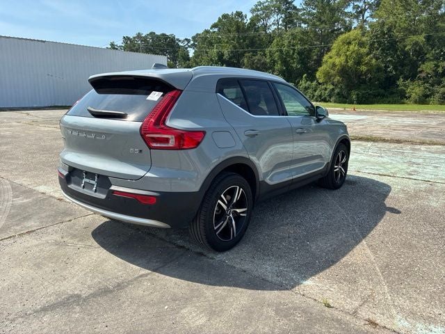 2025 Volvo XC40 B5 Core