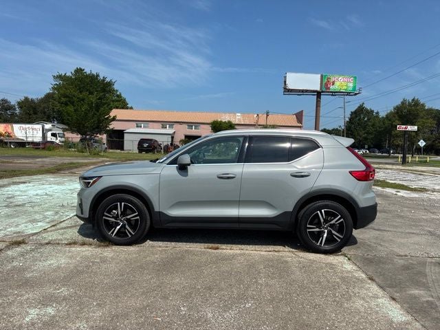 2025 Volvo XC40 B5 Core