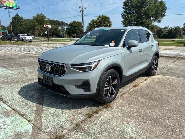 2025 Volvo XC40 B5 Core