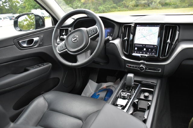 2025 Volvo XC60 B5 Core