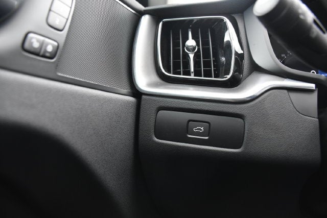 2025 Volvo XC60 B5 Core